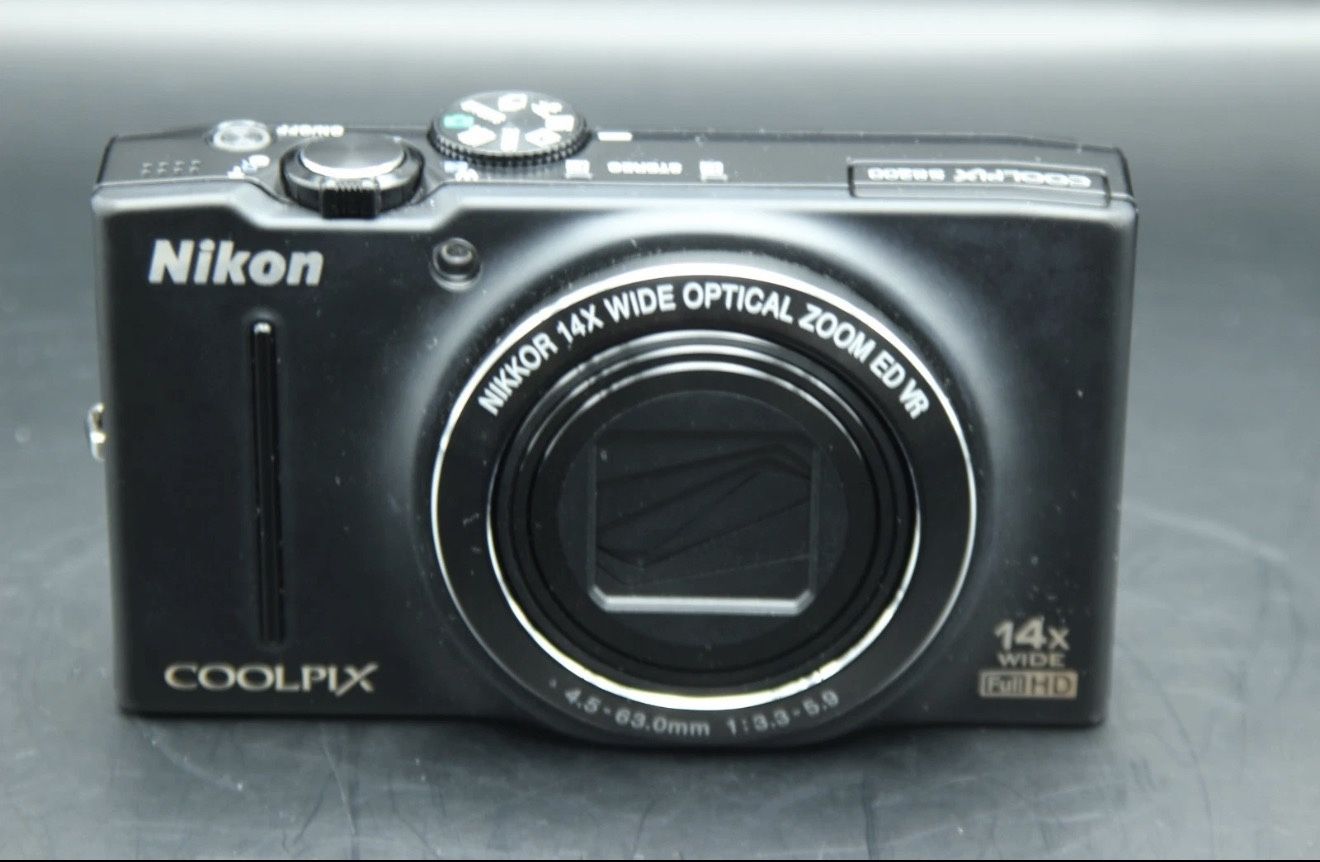 NIKON COOLPIX S8200