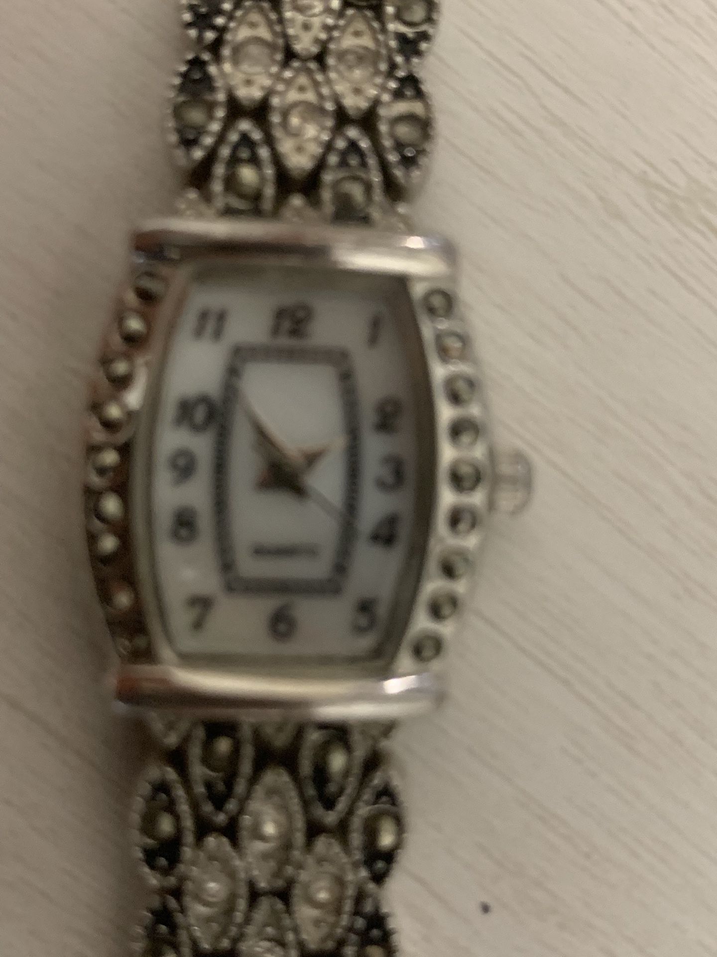 the wristwatch works well in good condition new batteries