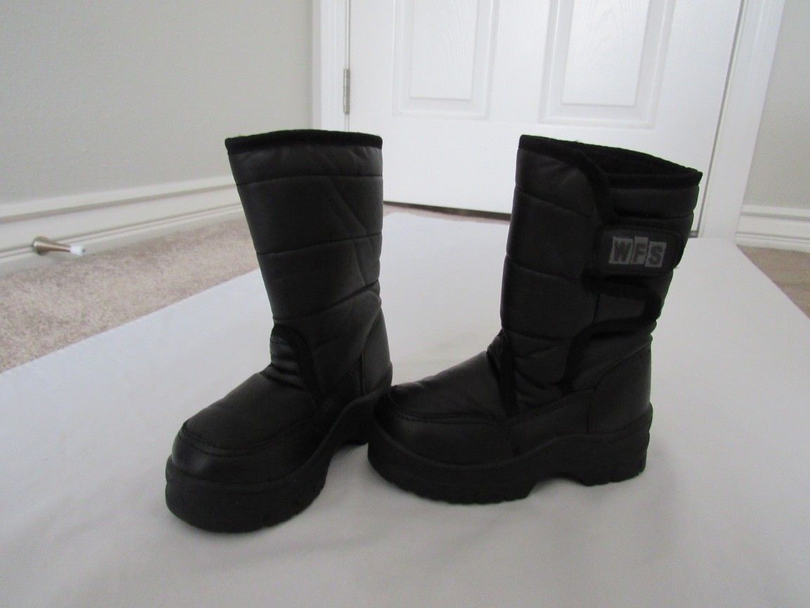 Boys Children's 8 Black Snow Boots