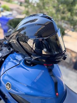 Alpinestars R10 helmet carbon fiber