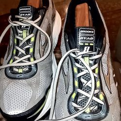 Brooks Mens DYAD 8 Runnibg Size 13