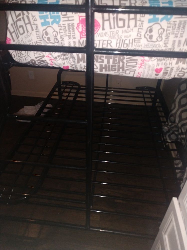 Metal bunk bed