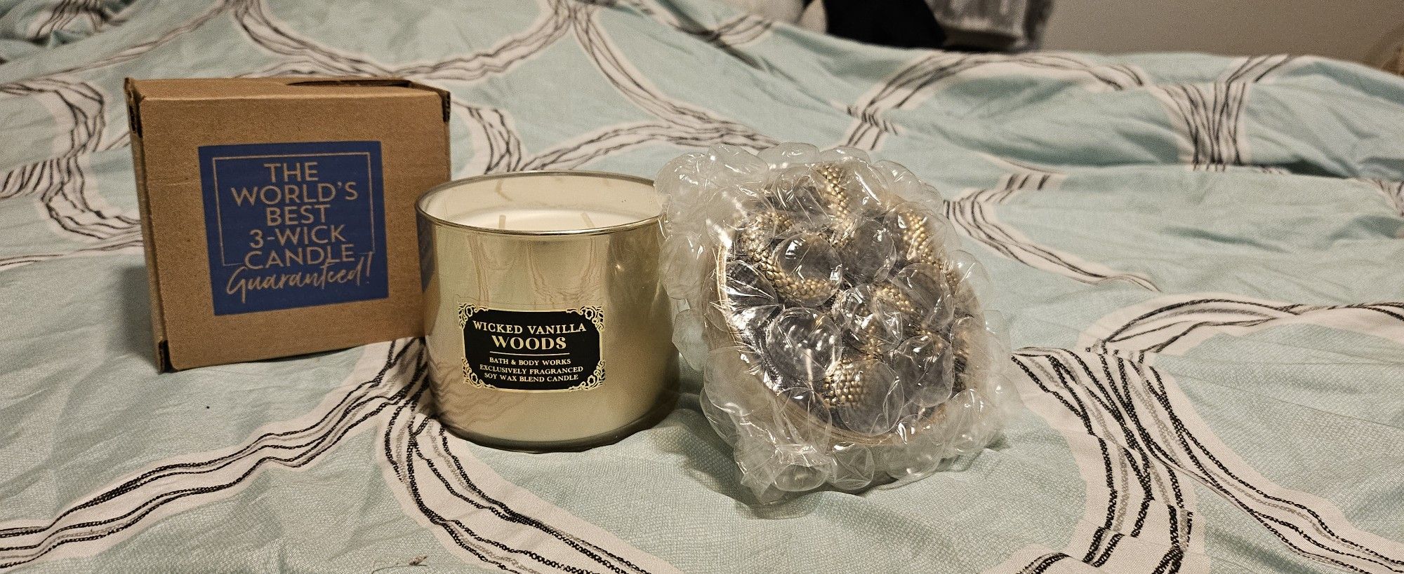 Brand New Bath & Body Works 3-Wicks Candle - Wicked Vanilla Woods