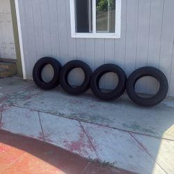 Set Of 4 Tires Bridgestone 215/65/17