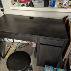 Simple Desk