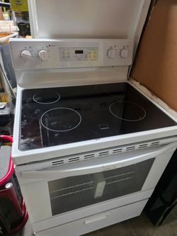 White Electric Range with Glass Cooktop