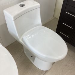 One Piece Toilet White Color New One Piece Toilet Dual Flush System Elongated Bowl Softclose Seat Included Standard Installation Ready For Pick Up Tod