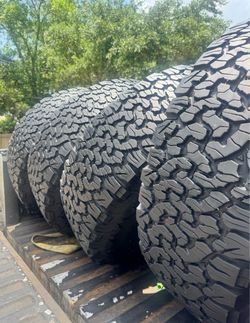 265-75-16 Bfgoodrich All Terrains tires