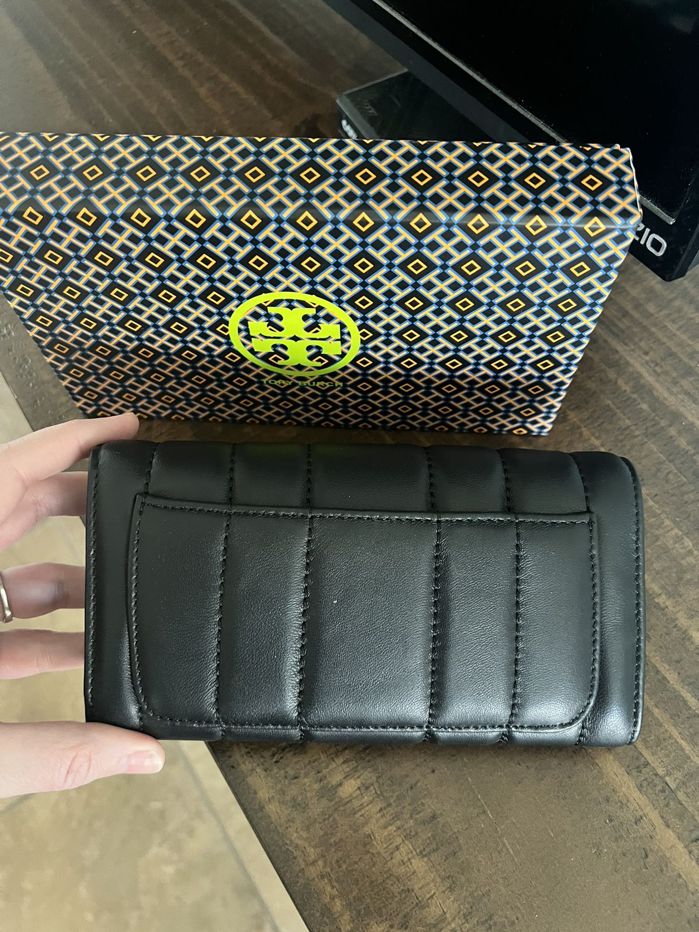 Tory Burch Emerson Wallet for Sale in Boerne, TX - OfferUp