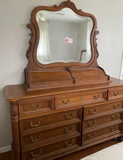 Vintage solid wood dresser+mirror set