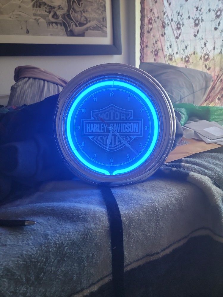 Harley davidson light o'clock