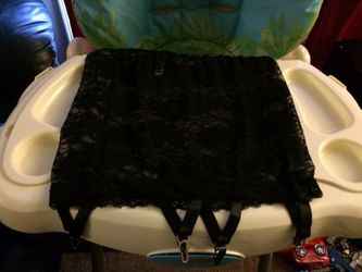 Lace skirt w garder $5