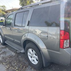Nissan Pathfinder 2008