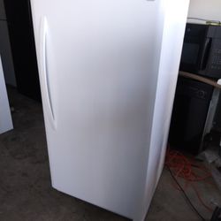 KENMORE FREEZER NICE AND SHAPE