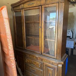 Broyhill China Cabinet With Lighting