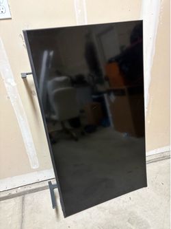 Broken tv 50 inch