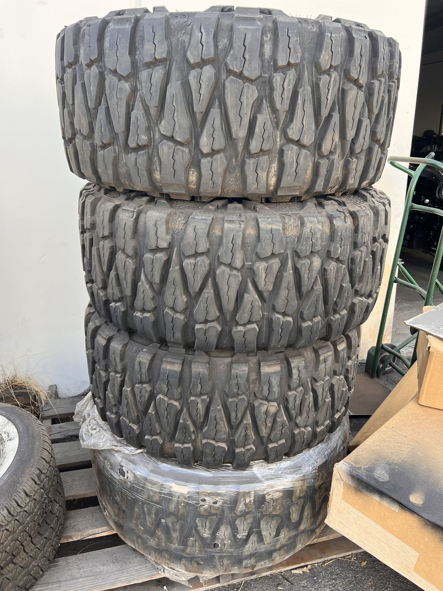 4 USED Nitto Mud Grappler 38x15.50R18