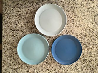 Crofton Plastic Plates - Set of 8