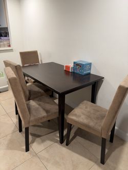 Dinning Table Of 4