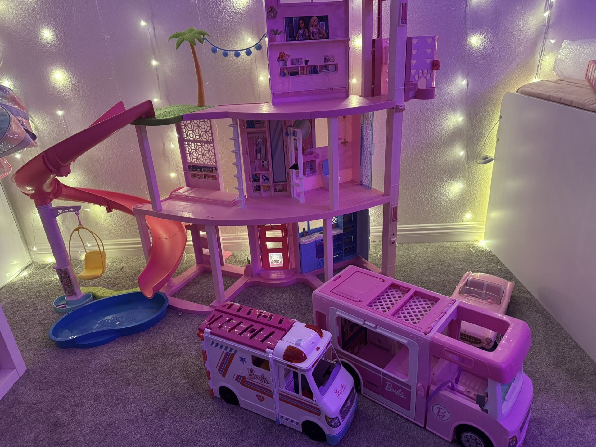 Barbie house ,bus, Furniture,accessories,clothes And Barbies !!!
