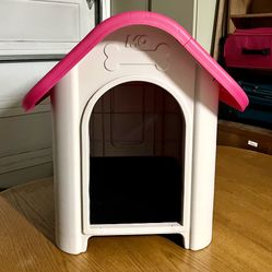 MQ Magenta Dog House with Removable Floor