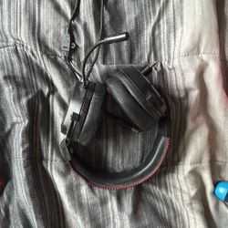 black gaming headset 