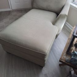 Love Seat, excellent Condition , $ 150 Or Best Offer