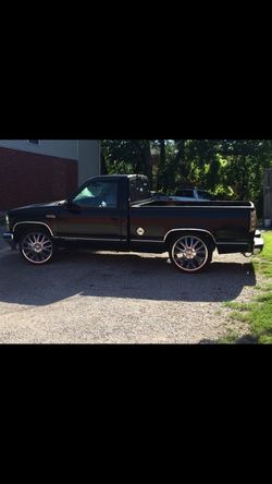 Chevy Silverado 1995 engine 350 miles 146. automatic transmission. The change by one of 6 cylinders and standard