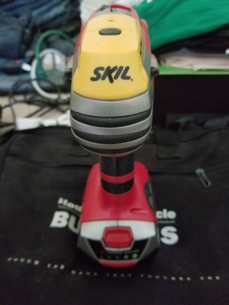 SKIL DRILL WITH WITH STUD FINDER for Sale in Spring, TX OfferUp