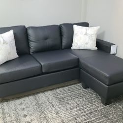 NEW BLACK SECTIONAL WITH REVERSIBLE CHAISE 