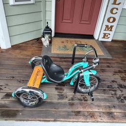 Beautiful Schwinn Roadster Classic Tricycle