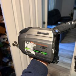 tape recorder camera super hard cool with bag chords and tapes no battery