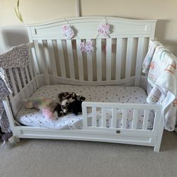 Crib / Toddler Bed