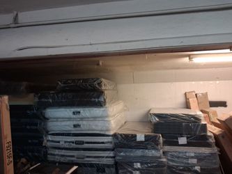 Mattresses/bedframes