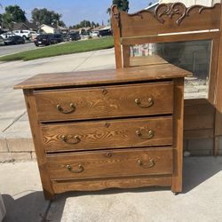 Dresser With Mirror