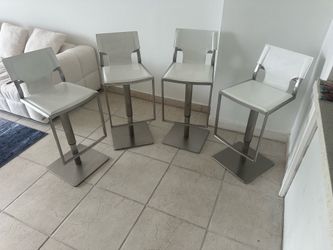 4 Bar stool