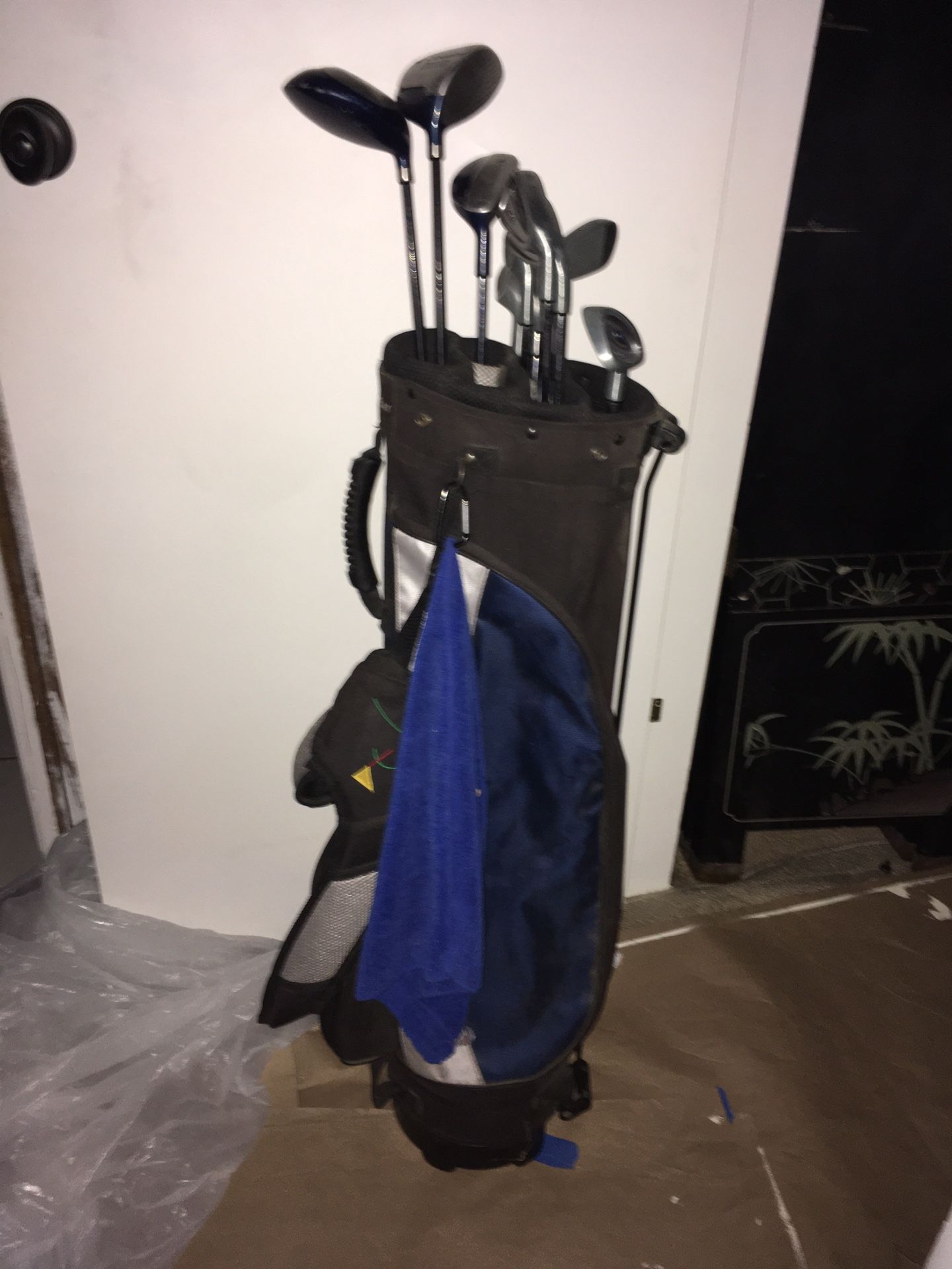 Cougar tour cat full set golf clubs and pin seeker bag