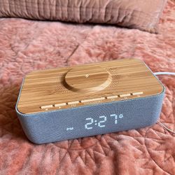 Bluetooth Clock Alarm Radio mag Charger 