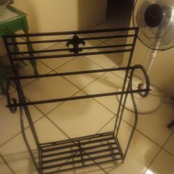 Bathroom  Rack In Good Condition  Metal