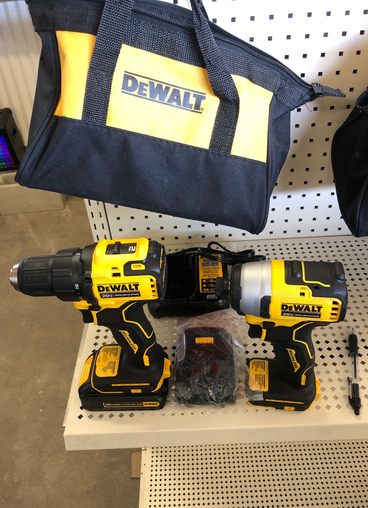 Dewalt v20 atomic compact series drills