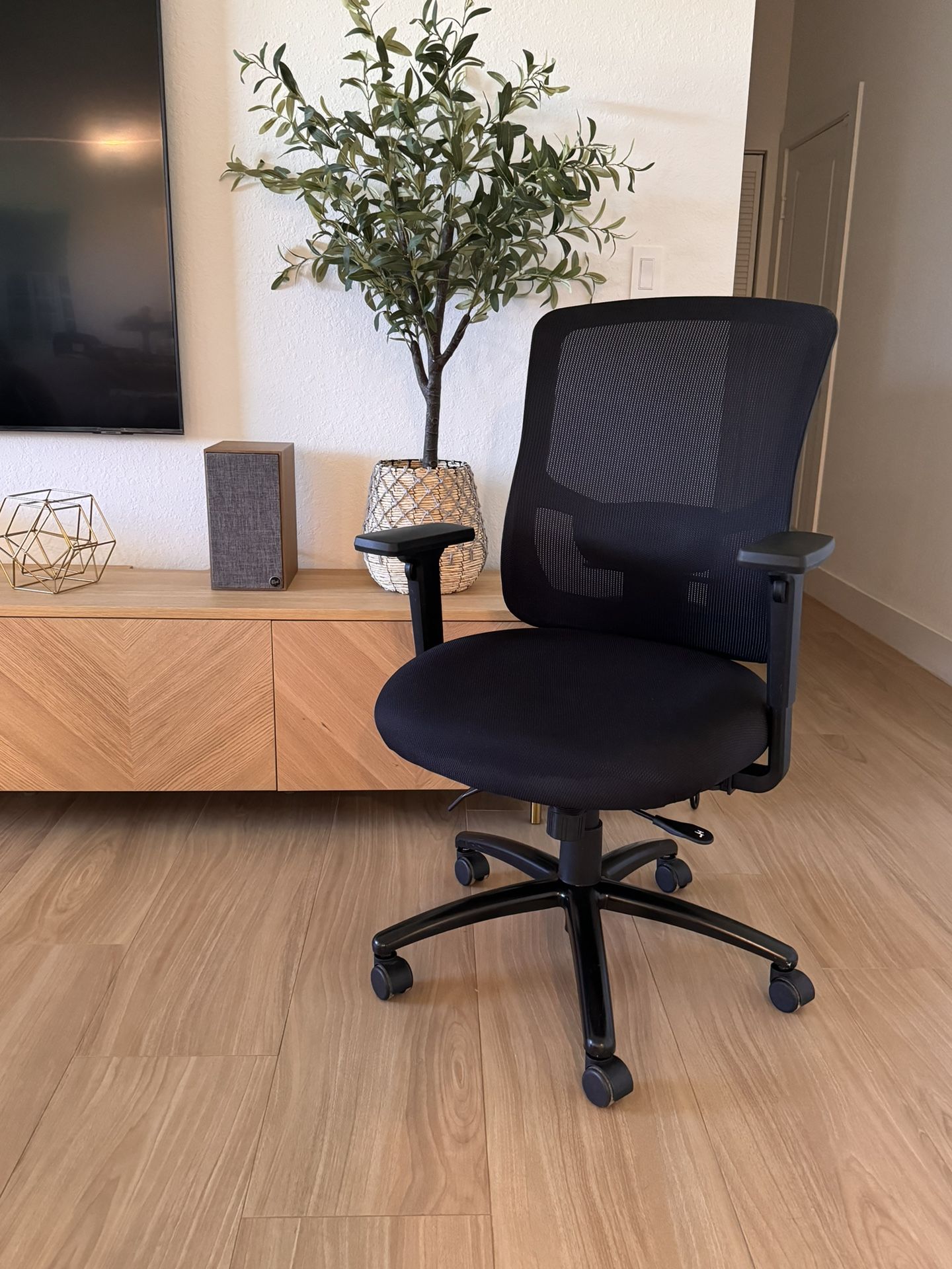 Uline Big And Tall 24/7 Deluxe Mesh Task Oversized Office Chair