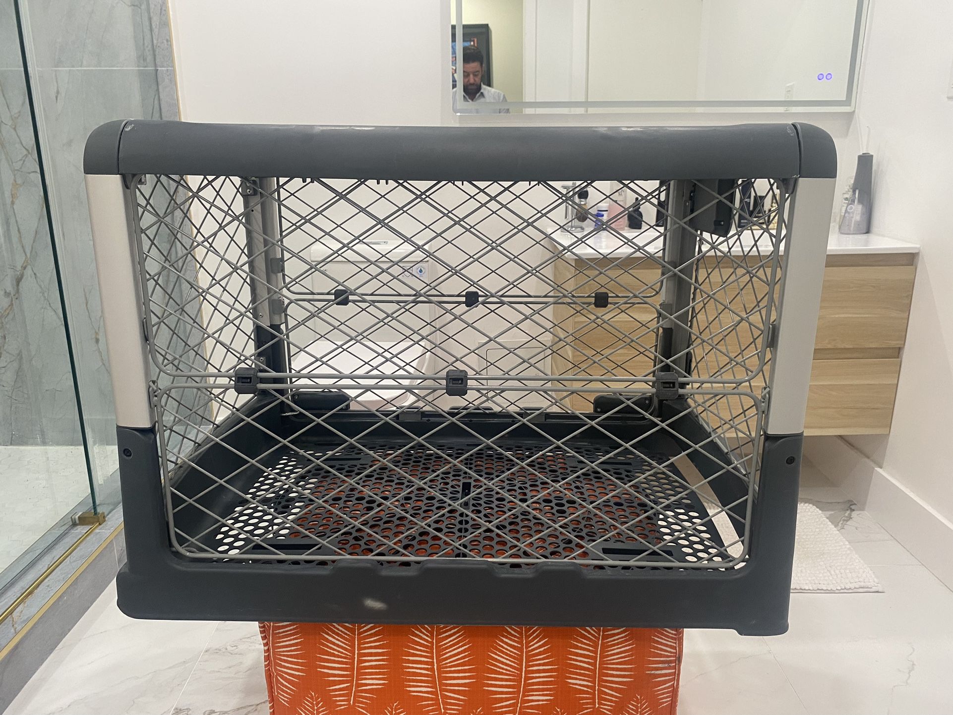 DIGGS REVOL DOG CRATE (Medium)