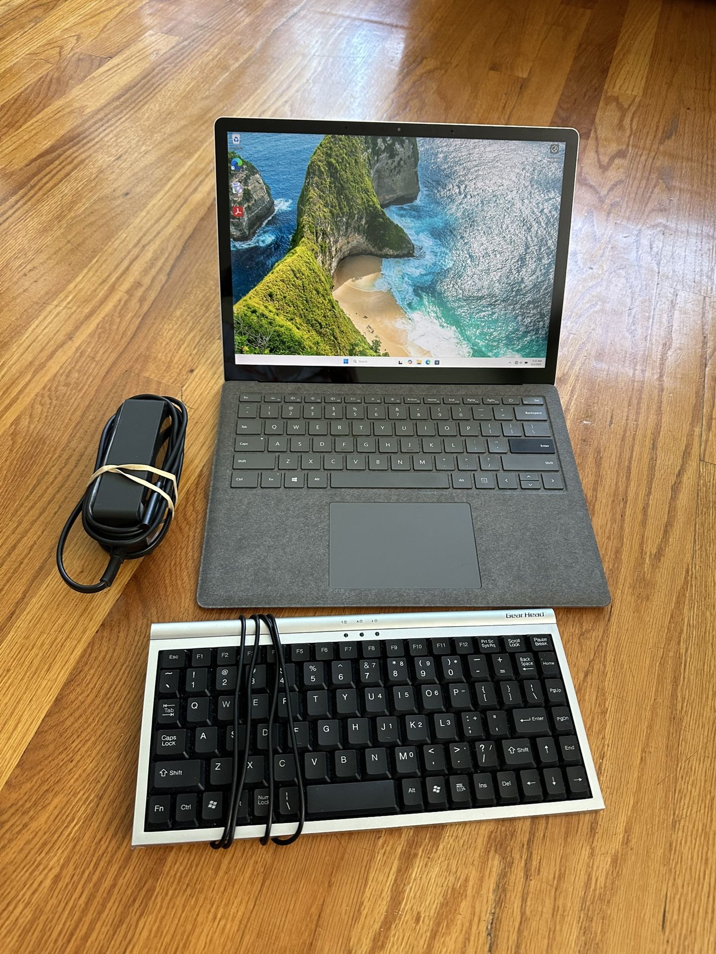 13.5 inches Microsoft Surface Laptop 3 Touchscreen Model 1867 Win11 Pro i5 1035G7 4-Cores @1.5Ghz SSD 128Gb RAM 8Gb Microsoft Office 2021 Optional
