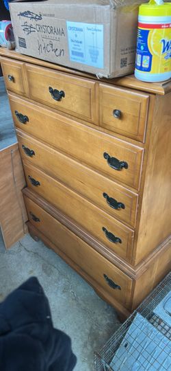 Tall dresser great condition