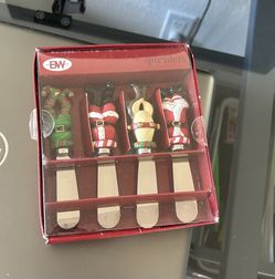 Small Christmas Spreaders Or Knives 