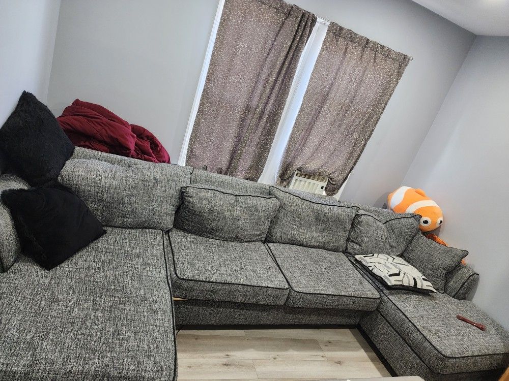 New Couch Sectional B/O