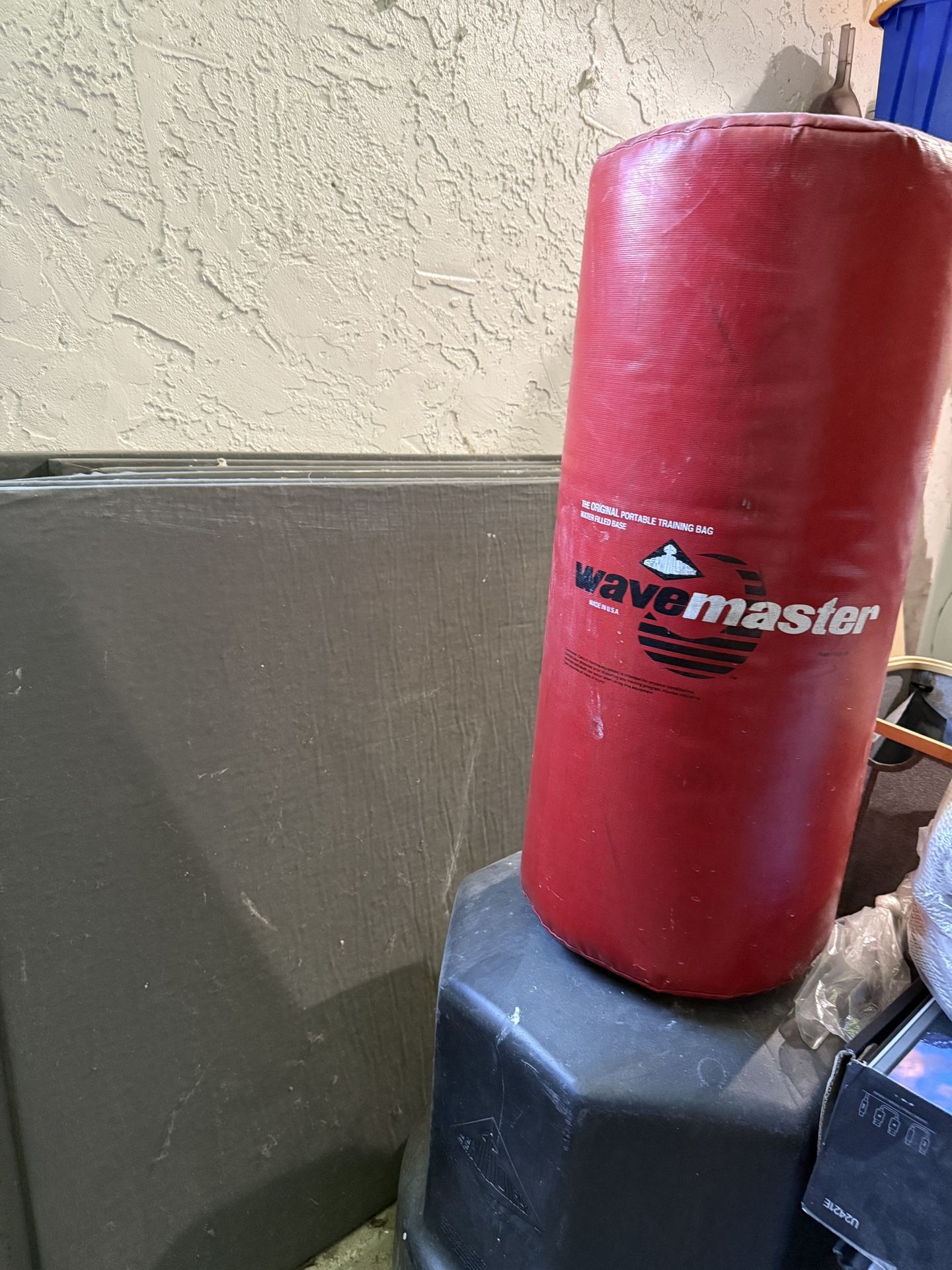 Wavemaster Punching Bag + Workout Mats