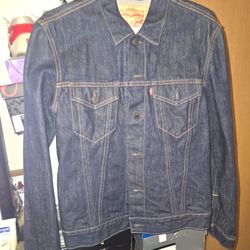 Levi's denim jacket size men's medium