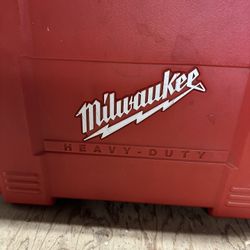 Milwaukee Impact Wrench 28v