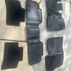 Mercedez benz black rubber floor mats.